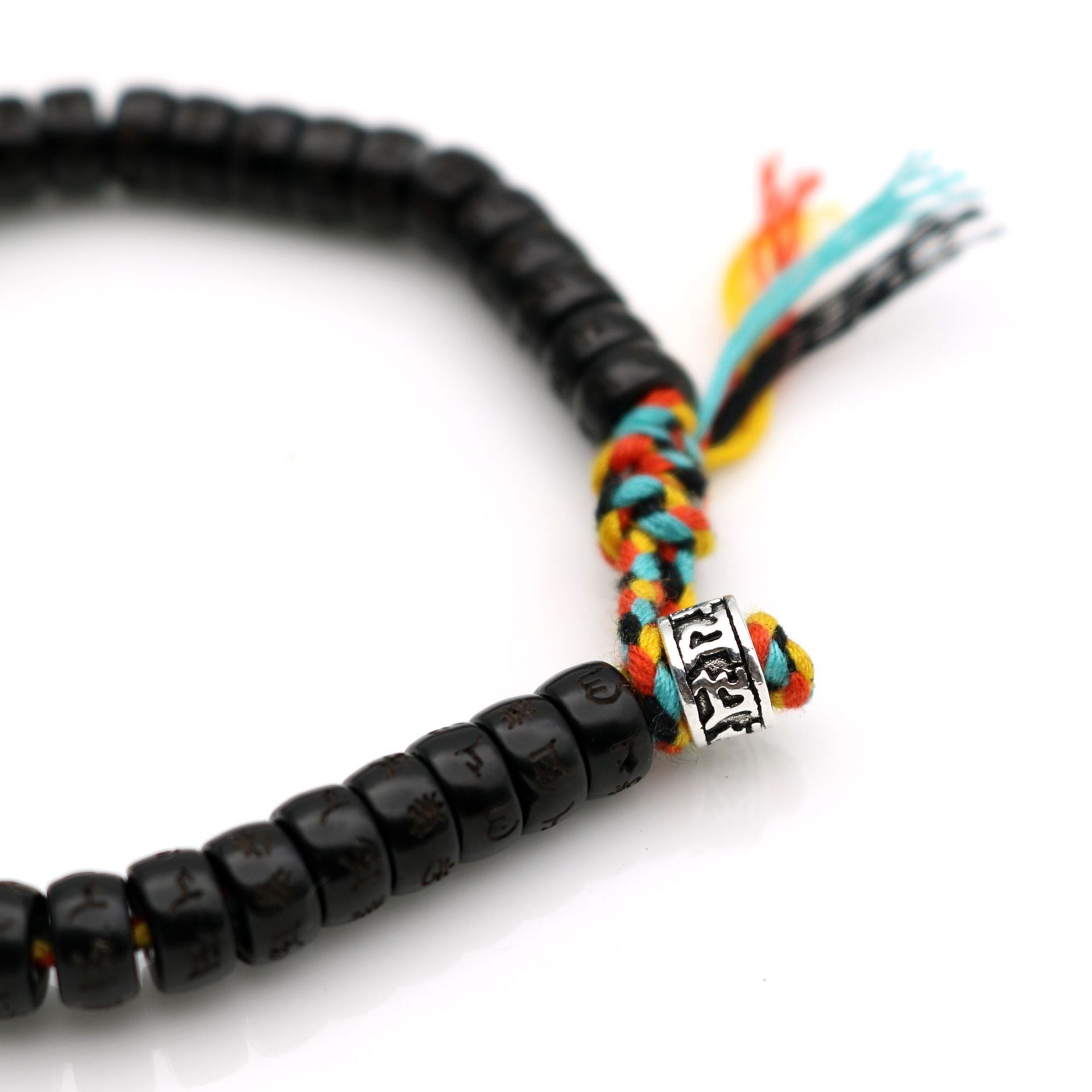 Bracelet Tibétain Bouddhiste en perle de Noix de Coco taillées et gravées.